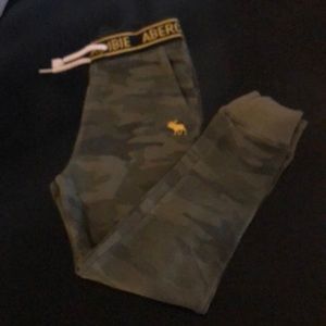 A&F kids jogger.